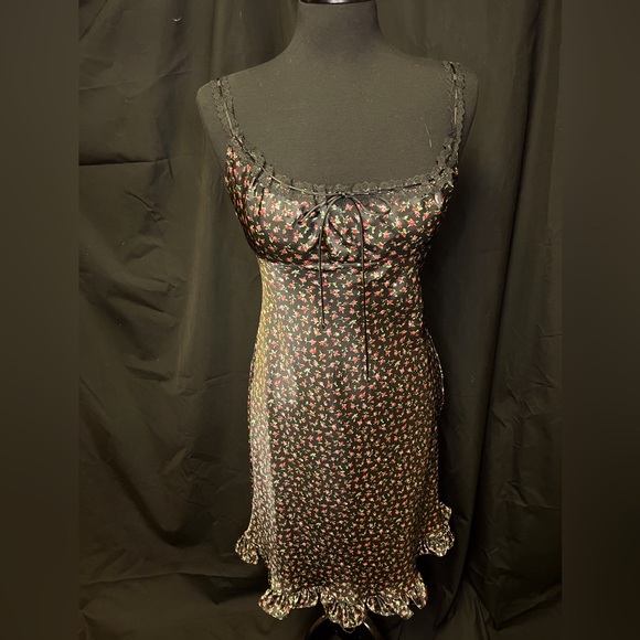 XOXO Dresses & Skirts - Vintage 90’s babydoll style slip dress